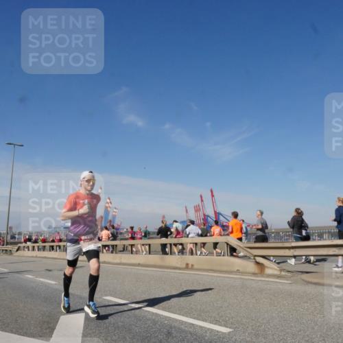 03.10.2025 - Köhlbrandbrückenlauf Matties Gatica Varas http://msf.ph/oto/8988187 03.10.2025 12:33:41 Position 2  meine-sportfotos.de