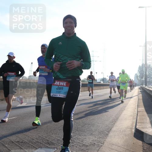 03.10.2025 - Köhlbrandbrückenlauf Luisa Fischer http://msf.ph/oto/8988188 03.10.2025 10:11:11 Position 3 1062, 1057, 1187 meine-sportfotos.de