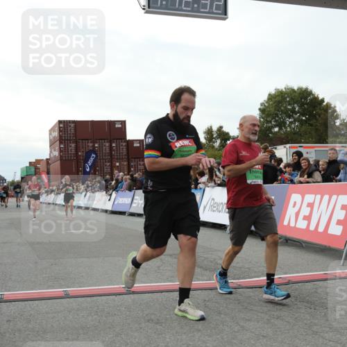 03.10.2025 - Köhlbrandbrückenlauf Yannick Fuchs http://msf.ph/oto/8988189 03.10.2025 16:12:30 Ziel 7203, 7502, 7654, 7688, 8901, 9454, 9677, 9706 meine-sportfotos.de