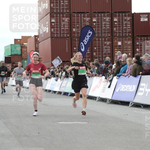 03.10.2025 - Köhlbrandbrückenlauf Yannick Fuchs http://msf.ph/oto/8988195 03.10.2025 16:12:31 Ziel 7203, 7502, 7654, 8901, 9454, 9677, 9706 meine-sportfotos.de