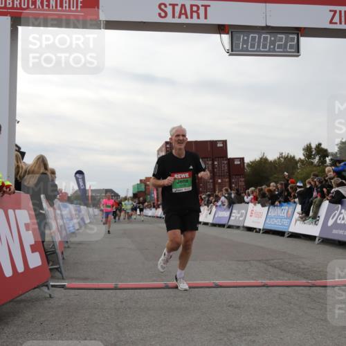 03.10.2025 - Köhlbrandbrückenlauf Yannick Fuchs http://msf.ph/oto/8988196 03.10.2025 16:00:20 Ziel 7027, 7105, 7116, 7233, 7271, 7276, 7301, 9240, 9491, 9717 meine-sportfotos.de