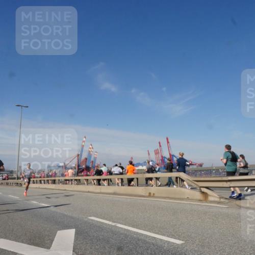 03.10.2025 - Köhlbrandbrückenlauf Matties Gatica Varas http://msf.ph/oto/8988198 03.10.2025 12:33:42 Position 2  meine-sportfotos.de