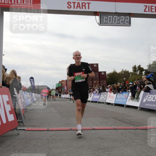 03.10.2025 - Köhlbrandbrückenlauf Yannick Fuchs http://msf.ph/oto/8988203 03.10.2025 16:00:20 Ziel 7027, 7105, 7116, 7233, 7271, 7276, 7301, 9240, 9491, 9717 meine-sportfotos.de
