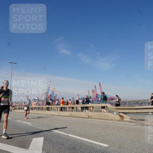 03.10.2025 - Köhlbrandbrückenlauf Matties Gatica Varas http://msf.ph/oto/8988204 03.10.2025 12:33:43 Position 2 118 meine-sportfotos.de