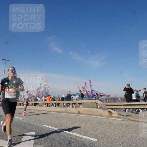 03.10.2025 - Köhlbrandbrückenlauf Matties Gatica Varas http://msf.ph/oto/8988208 03.10.2025 12:33:44 Position 2 4060 meine-sportfotos.de