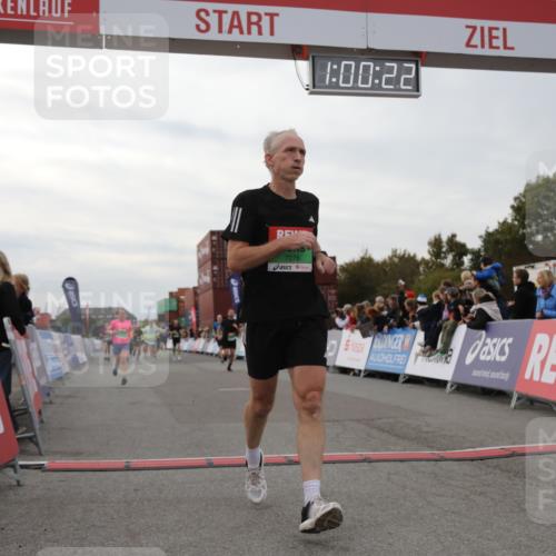 03.10.2025 - Köhlbrandbrückenlauf Yannick Fuchs http://msf.ph/oto/8988215 03.10.2025 16:00:21 Ziel 7027, 7105, 7116, 7202, 7233, 7271, 7276, 7301, 9188, 9189, 9240, 9491, 9717 meine-sportfotos.de