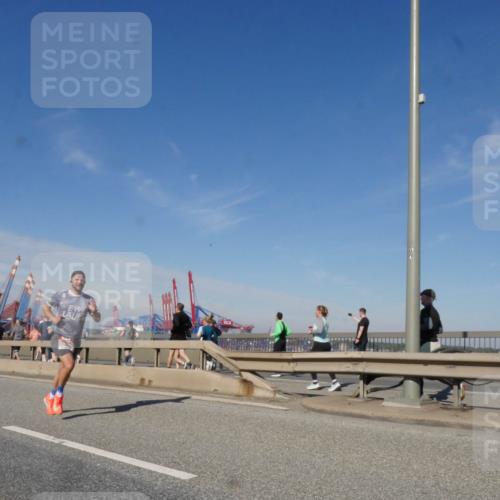 03.10.2025 - Köhlbrandbrückenlauf Matties Gatica Varas http://msf.ph/oto/8988220 03.10.2025 12:33:45 Position 2  meine-sportfotos.de