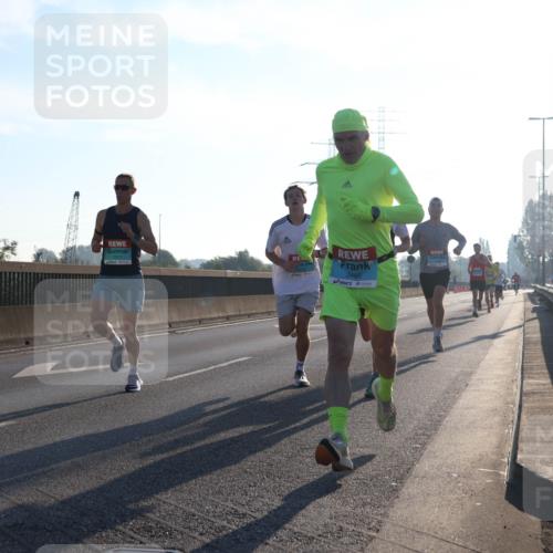 03.10.2025 - Köhlbrandbrückenlauf Luisa Fischer http://msf.ph/oto/8988222 03.10.2025 10:11:13 Position 3 3460 meine-sportfotos.de