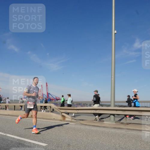 03.10.2025 - Köhlbrandbrückenlauf Matties Gatica Varas http://msf.ph/oto/8988223 03.10.2025 12:33:46 Position 2 118 meine-sportfotos.de