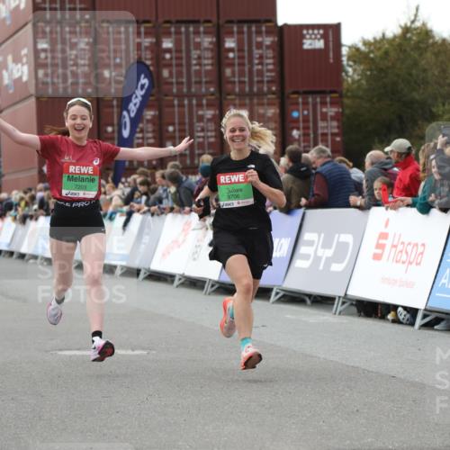 03.10.2025 - Köhlbrandbrückenlauf Yannick Fuchs http://msf.ph/oto/8988231 03.10.2025 16:12:32 Ziel 7203, 7502, 7654, 8901, 8957, 8960, 9300, 9454, 9677, 9706 meine-sportfotos.de