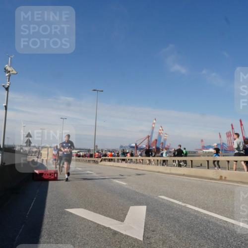 03.10.2025 - Köhlbrandbrückenlauf Matties Gatica Varas http://msf.ph/oto/8988233 03.10.2025 12:33:49 Position 2  meine-sportfotos.de