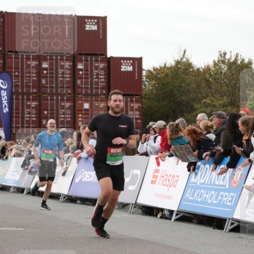 03.10.2025 - Köhlbrandbrückenlauf Yannick Fuchs http://msf.ph/oto/8988235 03.10.2025 16:00:22 Ziel 7027, 7105, 7116, 7202, 7233, 7276, 7301, 9188, 9189, 9240, 9391, 9491, 9717 meine-sportfotos.de