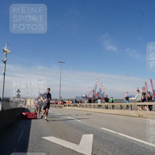 03.10.2025 - Köhlbrandbrückenlauf Matties Gatica Varas http://msf.ph/oto/8988237 03.10.2025 12:33:50 Position 2  meine-sportfotos.de