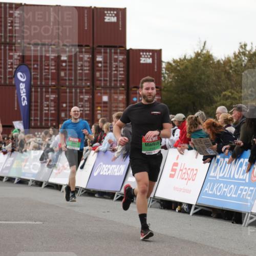 03.10.2025 - Köhlbrandbrückenlauf Yannick Fuchs http://msf.ph/oto/8988239 03.10.2025 16:00:23 Ziel 7027, 7105, 7116, 7202, 7276, 7287, 7301, 9188, 9189, 9240, 9391, 9491, 9717 meine-sportfotos.de