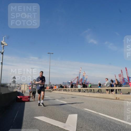 03.10.2025 - Köhlbrandbrückenlauf Matties Gatica Varas http://msf.ph/oto/8988240 03.10.2025 12:33:50 Position 2  meine-sportfotos.de