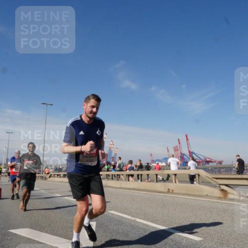 03.10.2025 - Köhlbrandbrückenlauf Matties Gatica Varas http://msf.ph/oto/8988248 03.10.2025 12:33:52 Position 2 4104 meine-sportfotos.de