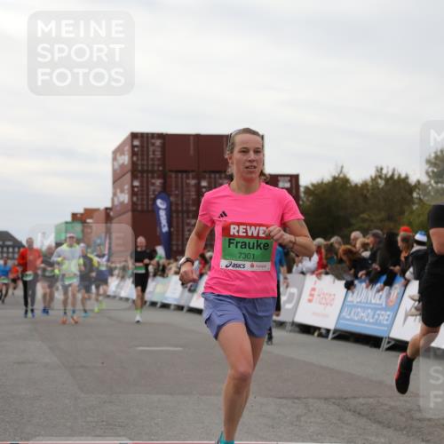 03.10.2025 - Köhlbrandbrückenlauf Yannick Fuchs http://msf.ph/oto/8988253 03.10.2025 16:00:23 Ziel 7027, 7105, 7116, 7202, 7276, 7287, 7301, 9188, 9189, 9240, 9391, 9491, 9717 meine-sportfotos.de
