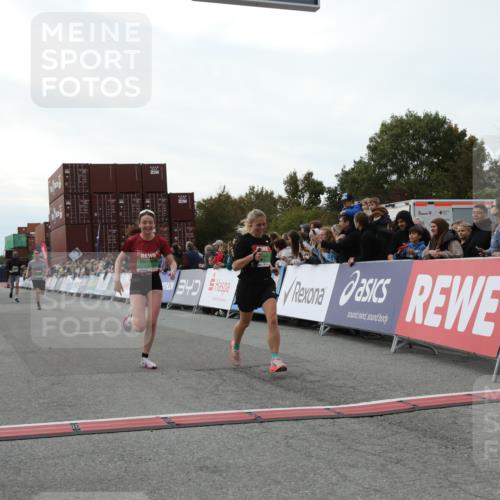 03.10.2025 - Köhlbrandbrückenlauf Yannick Fuchs http://msf.ph/oto/8988254 03.10.2025 16:12:33 Ziel 7203, 7502, 8901, 8957, 8960, 9300, 9420, 9454, 9677, 9706 meine-sportfotos.de