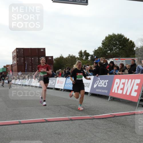 03.10.2025 - Köhlbrandbrückenlauf Yannick Fuchs http://msf.ph/oto/8988258 03.10.2025 16:12:33 Ziel 7203, 7502, 8901, 8957, 8960, 9300, 9420, 9454, 9677, 9706 meine-sportfotos.de