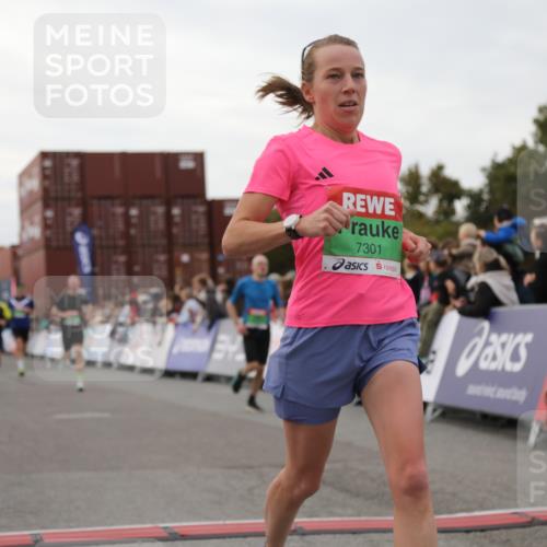 03.10.2025 - Köhlbrandbrückenlauf Yannick Fuchs http://msf.ph/oto/8988267 03.10.2025 16:00:24 Ziel 7027, 7105, 7116, 7202, 7276, 7287, 7301, 9188, 9189, 9240, 9391, 9491, 9717 meine-sportfotos.de