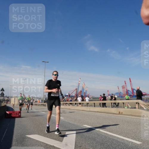 03.10.2025 - Köhlbrandbrückenlauf Matties Gatica Varas http://msf.ph/oto/8988269 03.10.2025 12:33:55 Position 2  meine-sportfotos.de