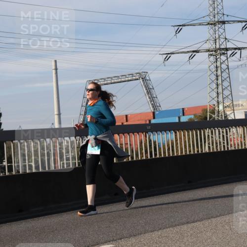 03.10.2025 - Köhlbrandbrückenlauf Luisa Fischer http://msf.ph/oto/8988282 03.10.2025 11:23:58 Position 3 200 meine-sportfotos.de