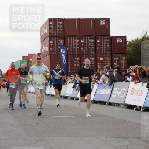 03.10.2025 - Köhlbrandbrückenlauf Yannick Fuchs http://msf.ph/oto/8988283 03.10.2025 16:00:25 Ziel 7027, 7105, 7116, 7202, 7287, 7301, 9188, 9189, 9240, 9391, 9491, 9717 meine-sportfotos.de