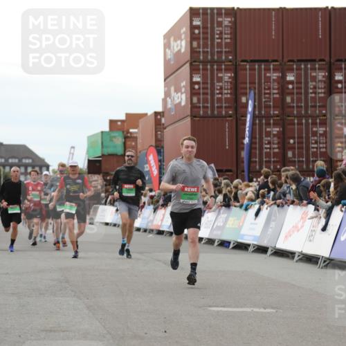 03.10.2025 - Köhlbrandbrückenlauf Yannick Fuchs http://msf.ph/oto/8988293 03.10.2025 16:12:34 Ziel 7203, 7502, 8957, 8960, 8979, 8982, 9300, 9420, 9706 meine-sportfotos.de