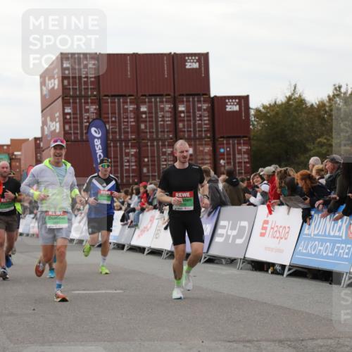 03.10.2025 - Köhlbrandbrückenlauf Yannick Fuchs http://msf.ph/oto/8988295 03.10.2025 16:00:26 Ziel 7027, 7105, 7116, 7202, 7287, 7301, 7327, 9188, 9189, 9240, 9391, 9491, 9717 meine-sportfotos.de