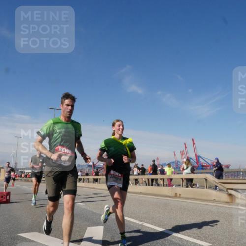 03.10.2025 - Köhlbrandbrückenlauf Matties Gatica Varas http://msf.ph/oto/8988296 03.10.2025 12:33:59 Position 2 624 meine-sportfotos.de