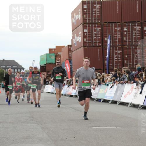 03.10.2025 - Köhlbrandbrückenlauf Yannick Fuchs http://msf.ph/oto/8988300 03.10.2025 16:12:35 Ziel 7203, 7502, 8957, 8960, 8979, 8982, 9300, 9420, 9706 meine-sportfotos.de