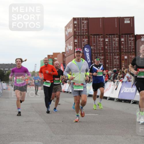 03.10.2025 - Köhlbrandbrückenlauf Yannick Fuchs http://msf.ph/oto/8988301 03.10.2025 16:00:26 Ziel 7027, 7105, 7116, 7202, 7287, 7301, 7327, 9188, 9189, 9240, 9391, 9491, 9717 meine-sportfotos.de