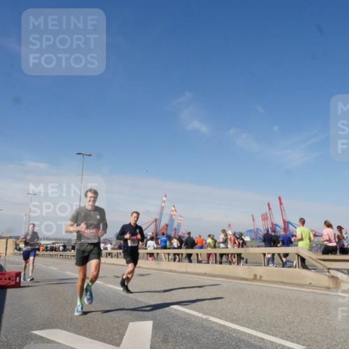 03.10.2025 - Köhlbrandbrückenlauf Matties Gatica Varas http://msf.ph/oto/8988303 03.10.2025 12:34:00 Position 2  meine-sportfotos.de