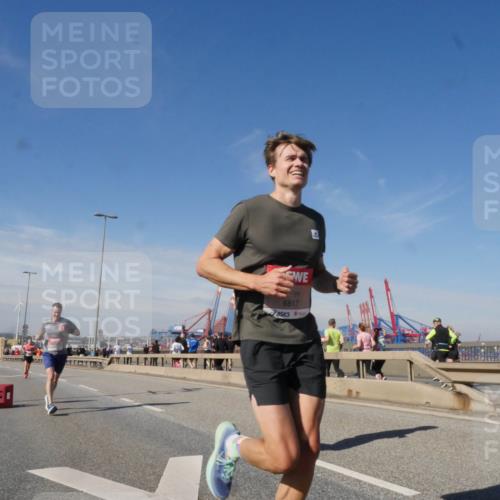 03.10.2025 - Köhlbrandbrückenlauf Matties Gatica Varas http://msf.ph/oto/8988309 03.10.2025 12:34:01 Position 2 1, 6817 meine-sportfotos.de