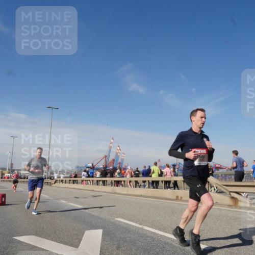 03.10.2025 - Köhlbrandbrückenlauf Matties Gatica Varas http://msf.ph/oto/8988311 03.10.2025 12:34:01 Position 2  meine-sportfotos.de