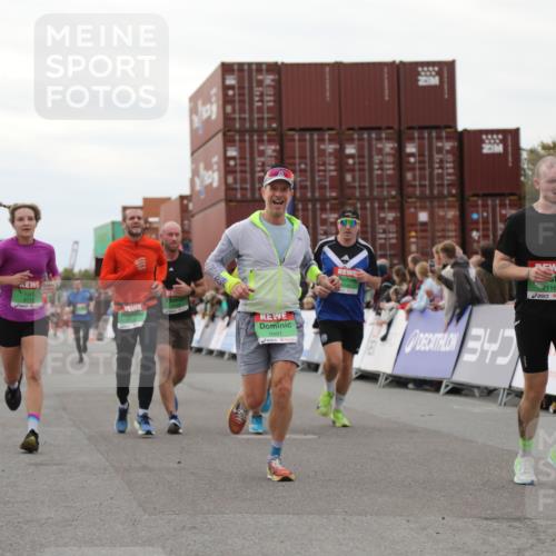 03.10.2025 - Köhlbrandbrückenlauf Yannick Fuchs http://msf.ph/oto/8988313 03.10.2025 16:00:26 Ziel 7027, 7105, 7116, 7202, 7287, 7301, 7327, 9188, 9189, 9240, 9391, 9491, 9717 meine-sportfotos.de