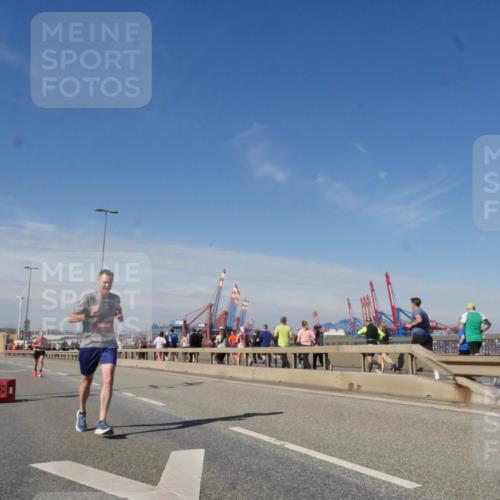 03.10.2025 - Köhlbrandbrückenlauf Matties Gatica Varas http://msf.ph/oto/8988315 03.10.2025 12:34:02 Position 2  meine-sportfotos.de