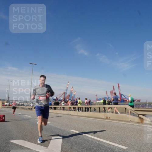 03.10.2025 - Köhlbrandbrückenlauf Matties Gatica Varas http://msf.ph/oto/8988317 03.10.2025 12:34:02 Position 2 6151 meine-sportfotos.de