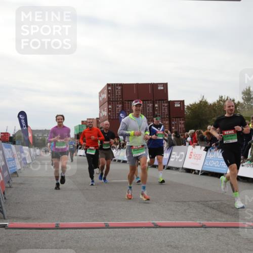 03.10.2025 - Köhlbrandbrückenlauf Yannick Fuchs http://msf.ph/oto/8988323 03.10.2025 16:00:27 Ziel 7027, 7105, 7116, 7202, 7287, 7301, 7327, 9188, 9189, 9240, 9391, 9491, 9717 meine-sportfotos.de