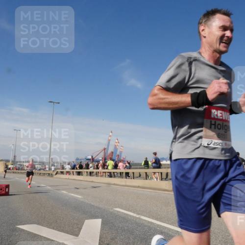 03.10.2025 - Köhlbrandbrückenlauf Matties Gatica Varas http://msf.ph/oto/8988324 03.10.2025 12:34:03 Position 2 6151 meine-sportfotos.de