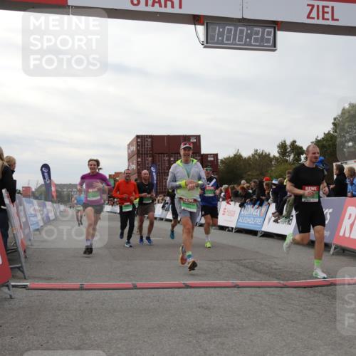 03.10.2025 - Köhlbrandbrückenlauf Yannick Fuchs http://msf.ph/oto/8988329 03.10.2025 16:00:27 Ziel 7027, 7105, 7116, 7202, 7287, 7301, 7327, 9188, 9189, 9240, 9391, 9491, 9717 meine-sportfotos.de