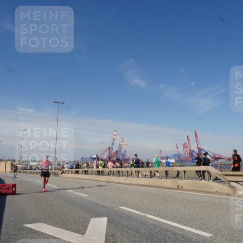 03.10.2025 - Köhlbrandbrückenlauf Matties Gatica Varas http://msf.ph/oto/8988332 03.10.2025 12:34:04 Position 2  meine-sportfotos.de