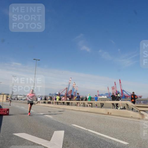 03.10.2025 - Köhlbrandbrückenlauf Matties Gatica Varas http://msf.ph/oto/8988334 03.10.2025 12:34:05 Position 2  meine-sportfotos.de