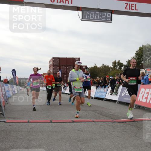03.10.2025 - Köhlbrandbrückenlauf Yannick Fuchs http://msf.ph/oto/8988336 03.10.2025 16:00:27 Ziel 7027, 7105, 7116, 7202, 7287, 7301, 7327, 9188, 9189, 9240, 9391, 9491, 9717 meine-sportfotos.de