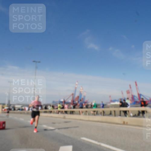 03.10.2025 - Köhlbrandbrückenlauf Matties Gatica Varas http://msf.ph/oto/8988338 03.10.2025 12:34:05 Position 2  meine-sportfotos.de