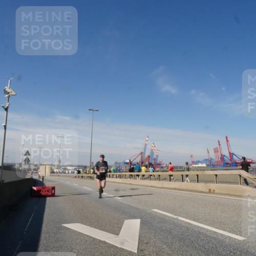 03.10.2025 - Köhlbrandbrückenlauf Matties Gatica Varas http://msf.ph/oto/8988348 03.10.2025 12:34:11 Position 2  meine-sportfotos.de