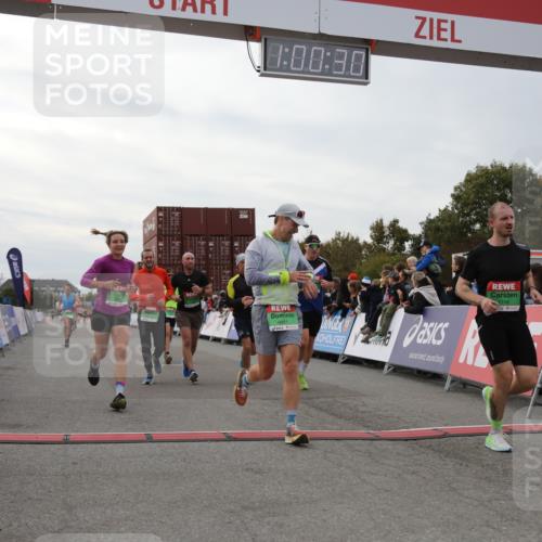 03.10.2025 - Köhlbrandbrückenlauf Yannick Fuchs http://msf.ph/oto/8988350 03.10.2025 16:00:28 Ziel 7027, 7116, 7202, 7287, 7327, 9188, 9189, 9240, 9391, 9491, 9717 meine-sportfotos.de