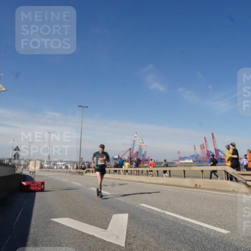 03.10.2025 - Köhlbrandbrückenlauf Matties Gatica Varas http://msf.ph/oto/8988352 03.10.2025 12:34:11 Position 2 1 meine-sportfotos.de