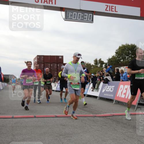 03.10.2025 - Köhlbrandbrückenlauf Yannick Fuchs http://msf.ph/oto/8988353 03.10.2025 16:00:28 Ziel 7027, 7116, 7202, 7287, 7327, 9188, 9189, 9240, 9391, 9491, 9717 meine-sportfotos.de
