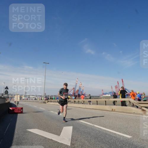 03.10.2025 - Köhlbrandbrückenlauf Matties Gatica Varas http://msf.ph/oto/8988356 03.10.2025 12:34:12 Position 2  meine-sportfotos.de